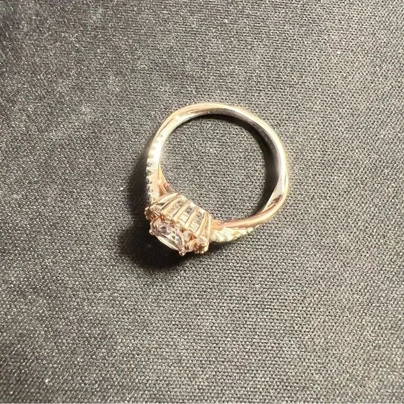 Elegant Rose Gold 925 Halo Ring - Picture 4 of 5